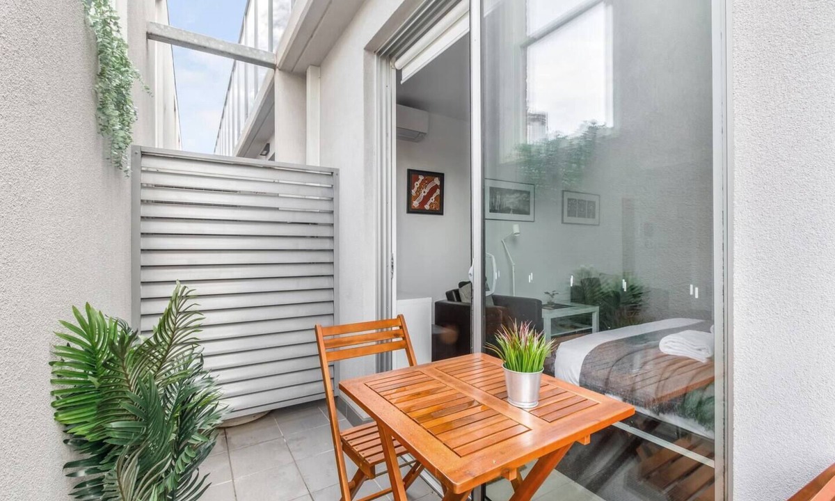 Fitzroy Apartment | Nicholsons Nest Balcony Studio in Vibrant Fitzroy