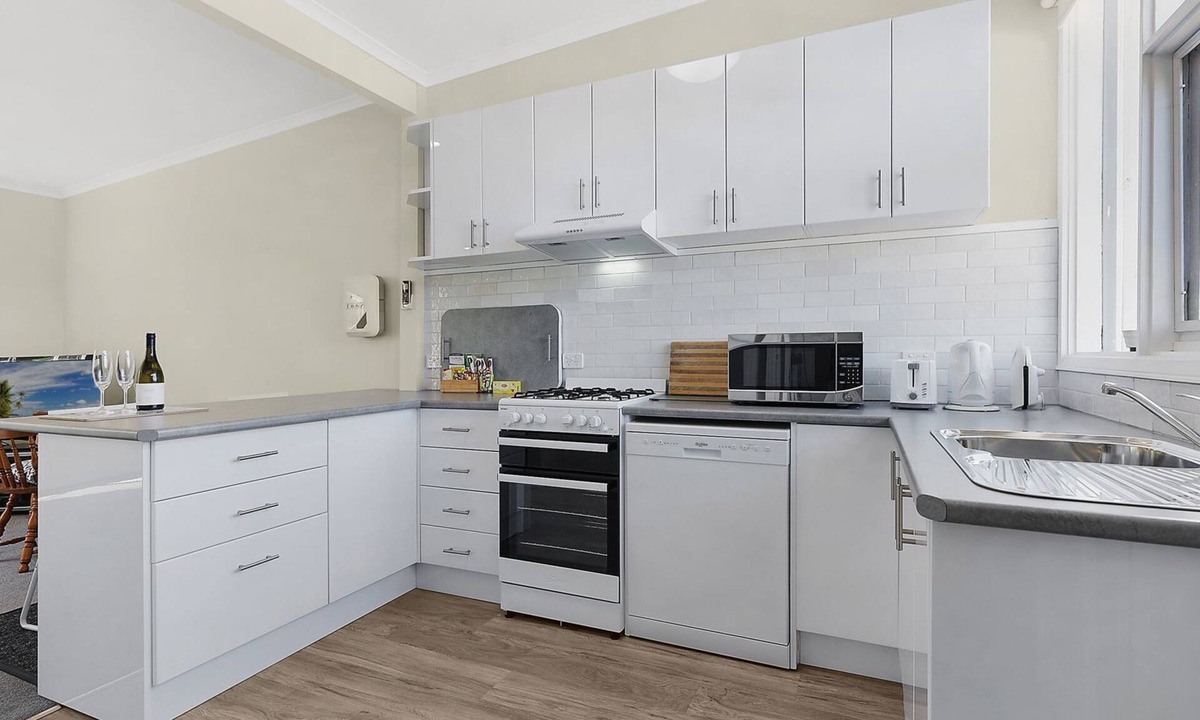 Warrnambool Apartment | North View - Stones throw to the Warrnambool Race Course