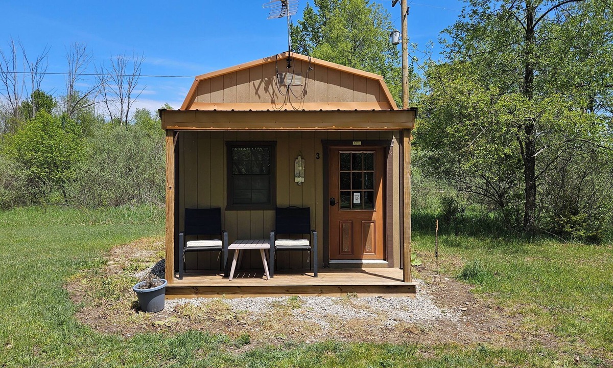 Moorestown Cabin | Off Grid cabin retreat in Falmouth/Merritt perfect for relaxing getaway