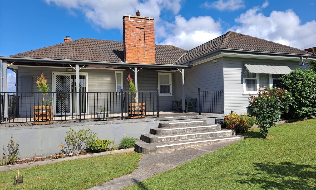 Orbost House | Orbost Victoria. Cosy family home, walking distance to shops and cafes.