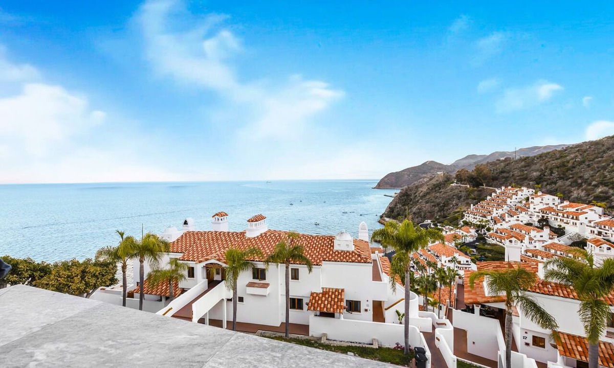 Avalon Condo | PALAZZO DE MARE: Luxury Villa at Hamilton Cove (bottom level), 6 seat cart, AC,