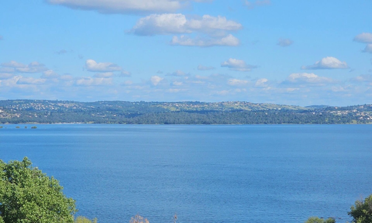 Granite Bay House | Panoramic folsom lake views. 2-bedroom house with AC in charming Granite Bay