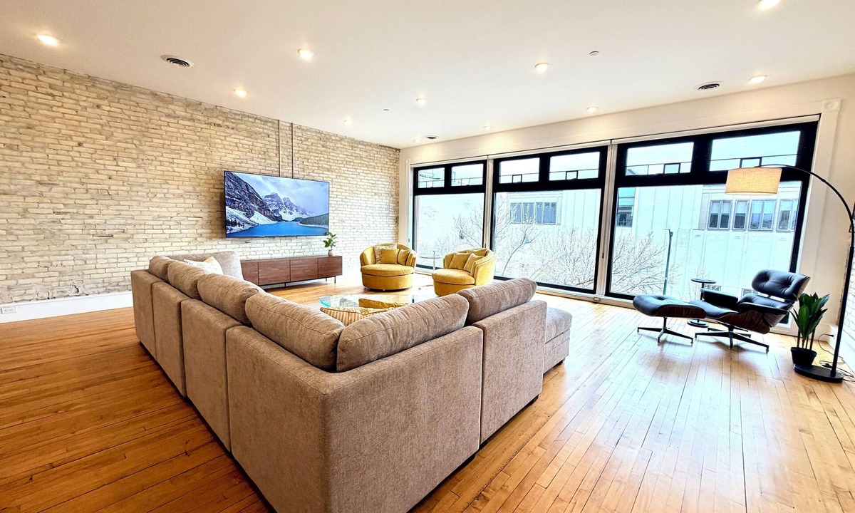 Traverse City Condo | Panoramic Views of TC in this Spacious 3 Bedroom Condo