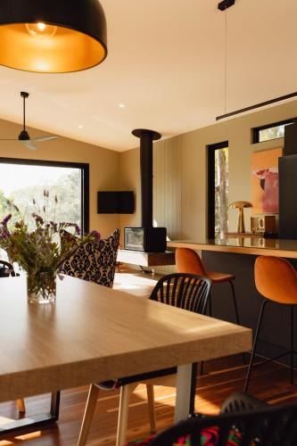 Metung Villa | Parachilna at Boardwalk Villas Metung