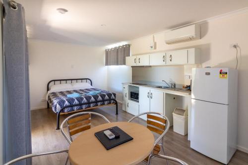 Paringa Hotel | Paringa Caravan Park
