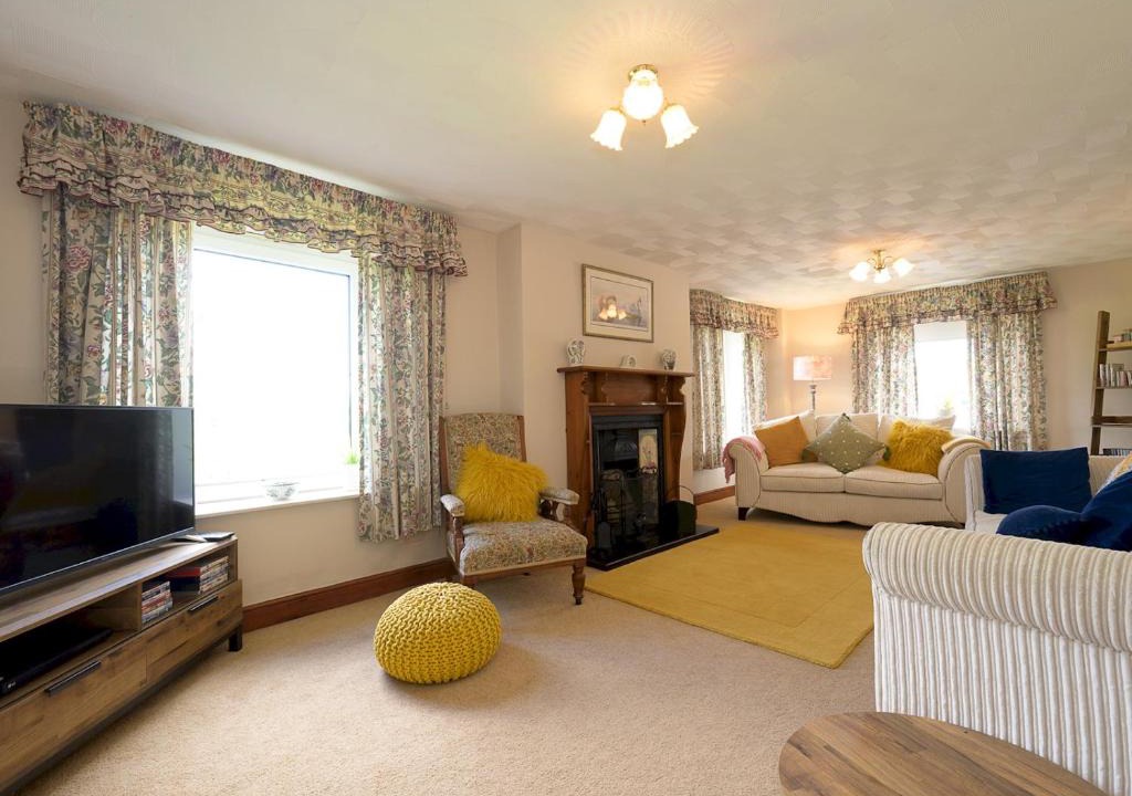 Usk House | Pass the Keys Porth Vaynor Farmhouse and Gardens