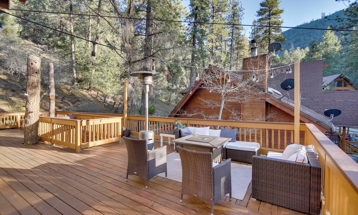 Pine Mountain Club Cabin | Peaceful & Idyllic Forest Cabin w/Pool Table