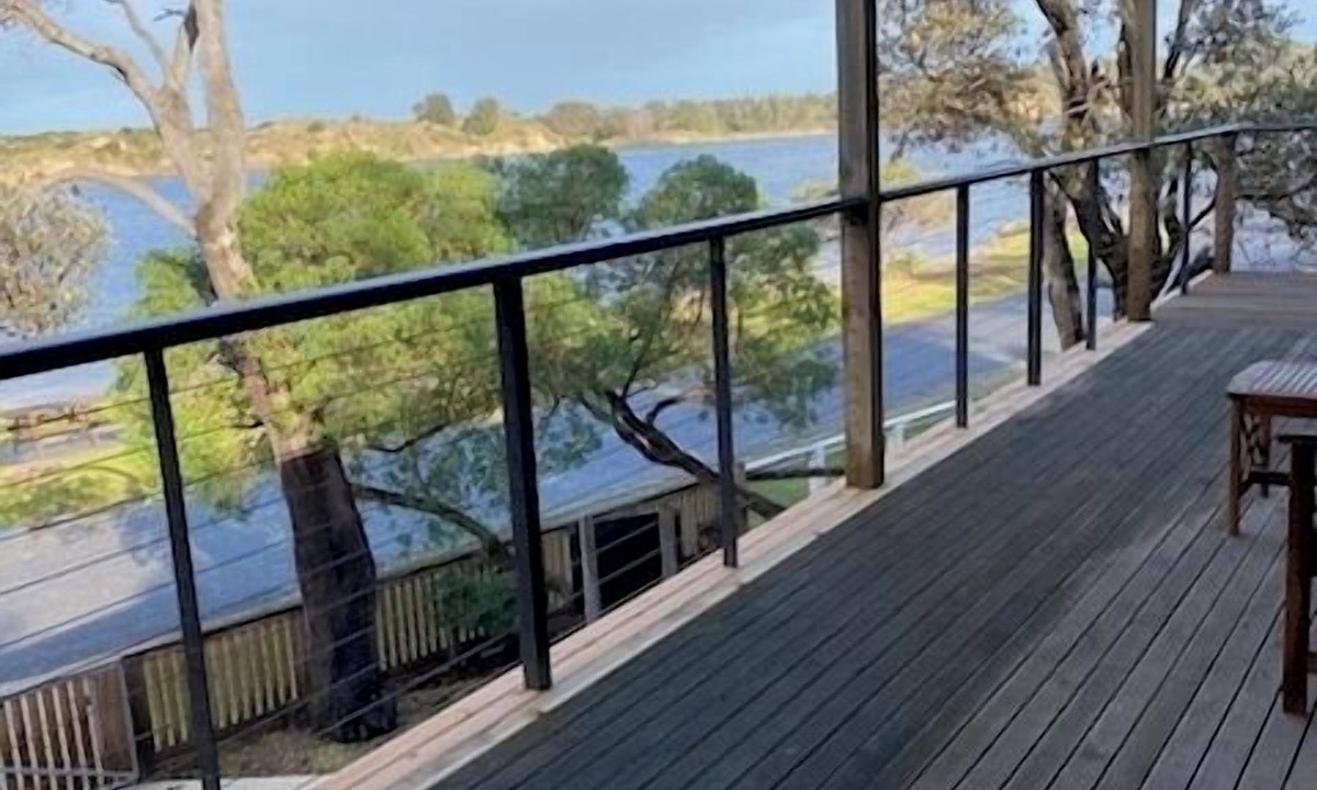 Marlo House | Perfect Waterfront Escape in Marlo | Balcony Views & Nature All Around