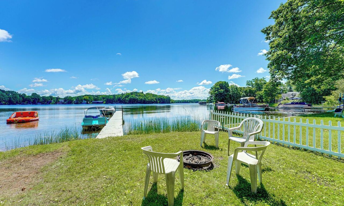 Irons Cabin | Pet-Friendly Bass Lake Cabin: Beach & Boat Dock