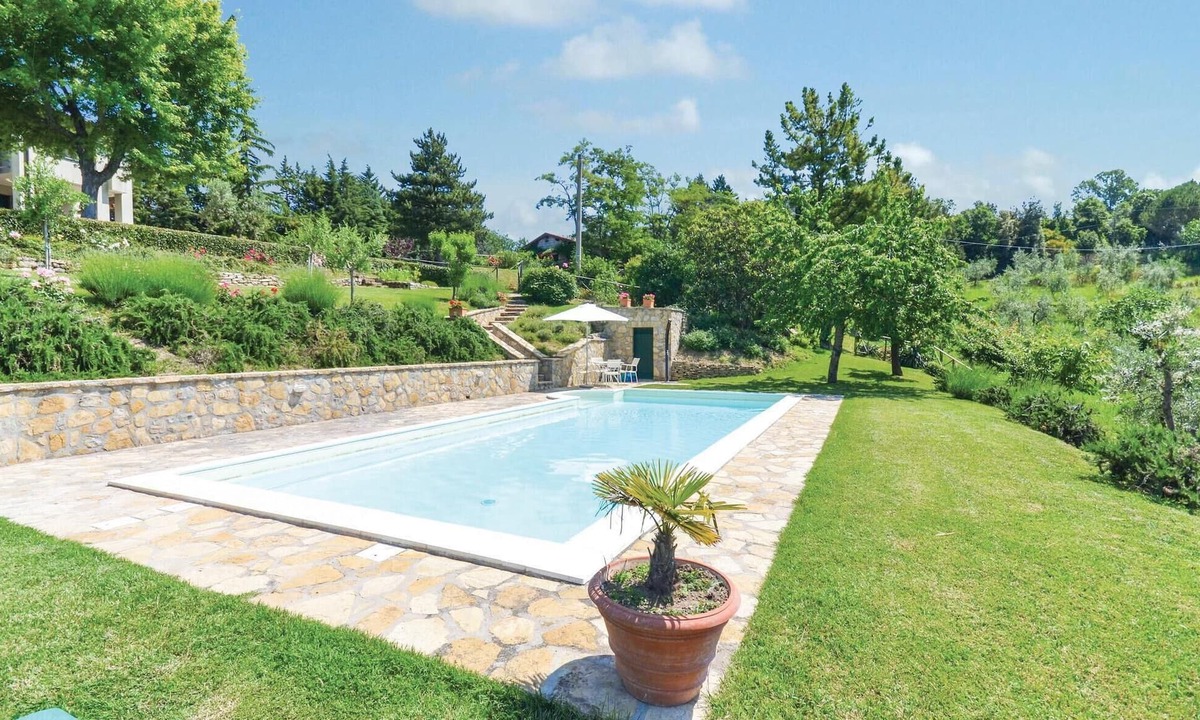 Ficulle House | Pet friendly home in Ficulle TR with outdoor swimming pool