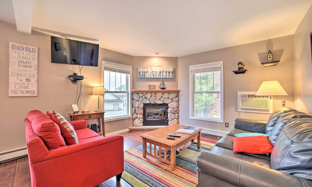 Onekama Condo | Pool + Hot Tub Access! Portage Lake Condo w/Deck