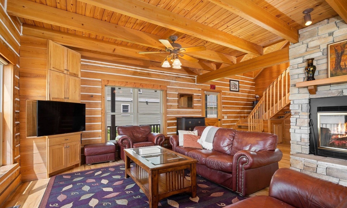 Traverse City House | Premier! Beautiful Luxury Log Home Rental.