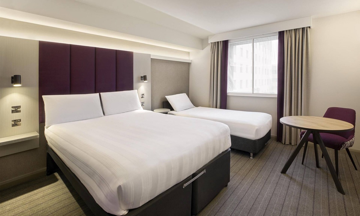 Hockley Heath Hotel | Premier Inn Solihull - Hockley Heath M42