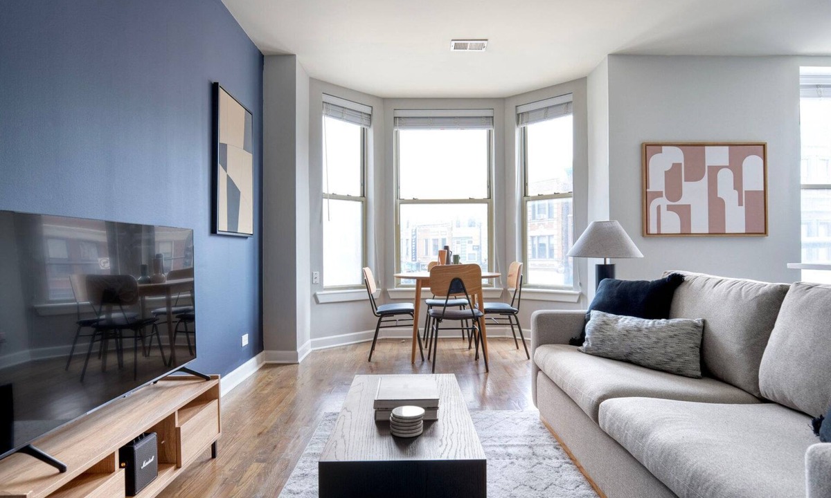 Lakeview Apartment | Premium Lakeview 2BR w/W/D, nr Wrigley Field & Lake, by Blueground