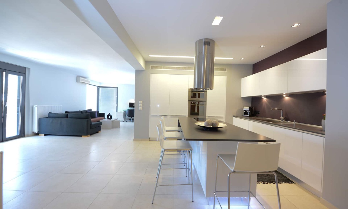 Heraklion Apartment | Prime 3BR/2BA Apt Heart of Heraklion-Fiber WIFI–Steps to Lions Sq Walk to Port 2