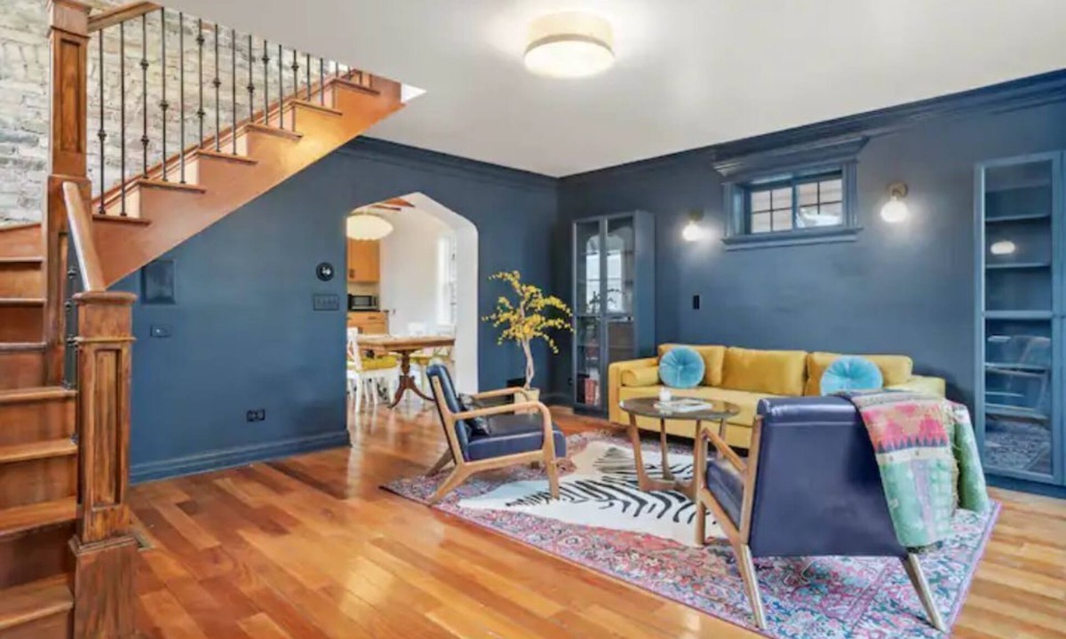 Roscoe Village House | Prime 4 BR Sleeps 13, Chef Kitchen, 8 Blks to Wrigley, 15min Train to Mag Mile