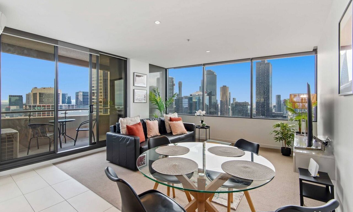 Melbourne Central Business District Apartment | Pristine 2-Bed Central Apartment with City Views