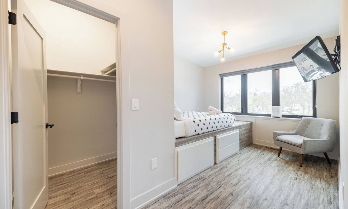 Burns Park Apartment | Private Queen Room + Ensuite Bath | Walk to U of M Campus