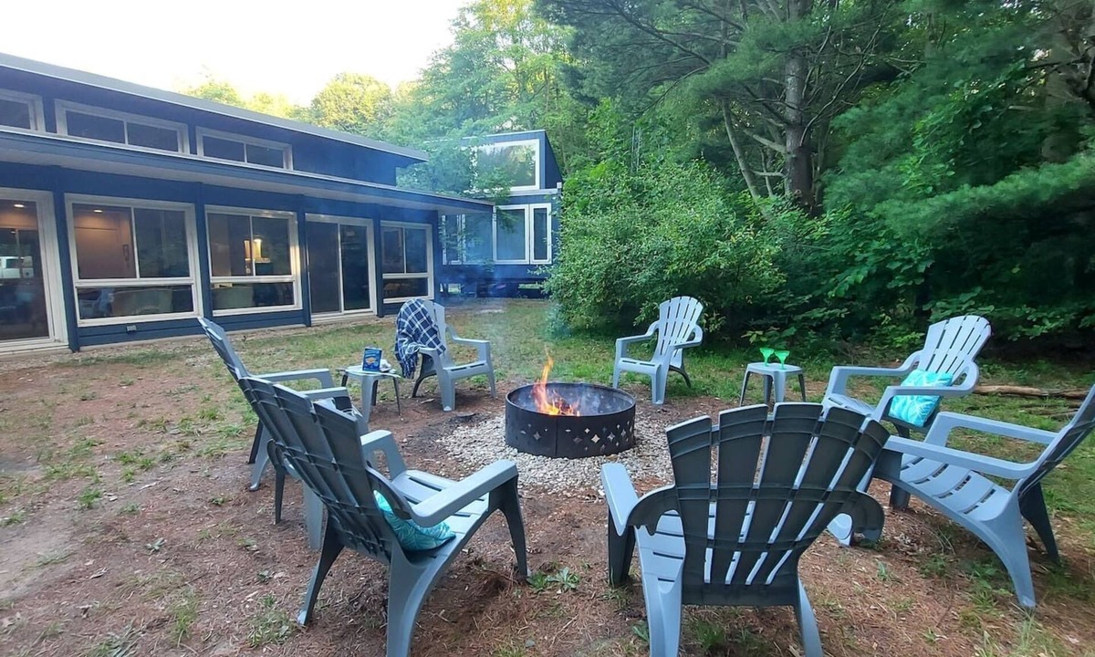 South Haven House | Private South Haven Retreat: Wooded Surround, Walk to Beach