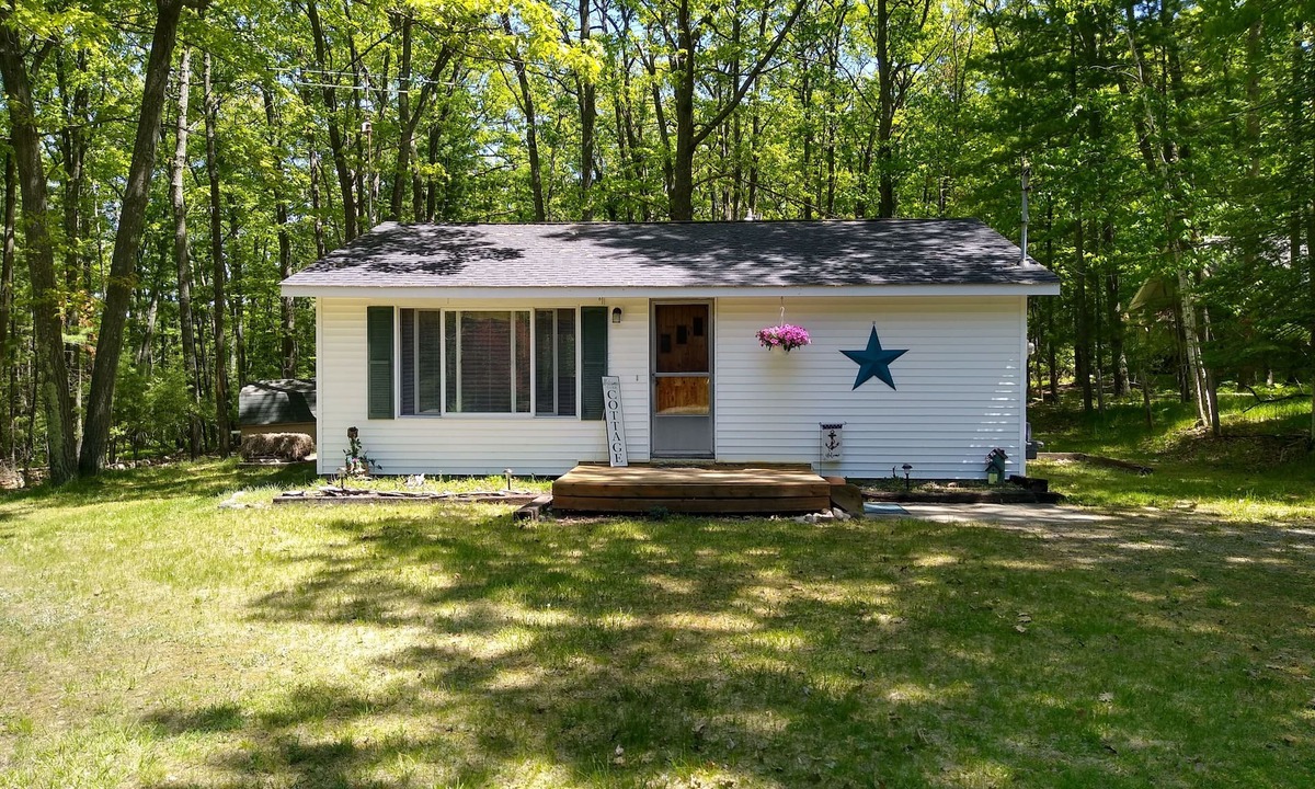 Spruce Cabin | Private Up North getaway - short walk to lake