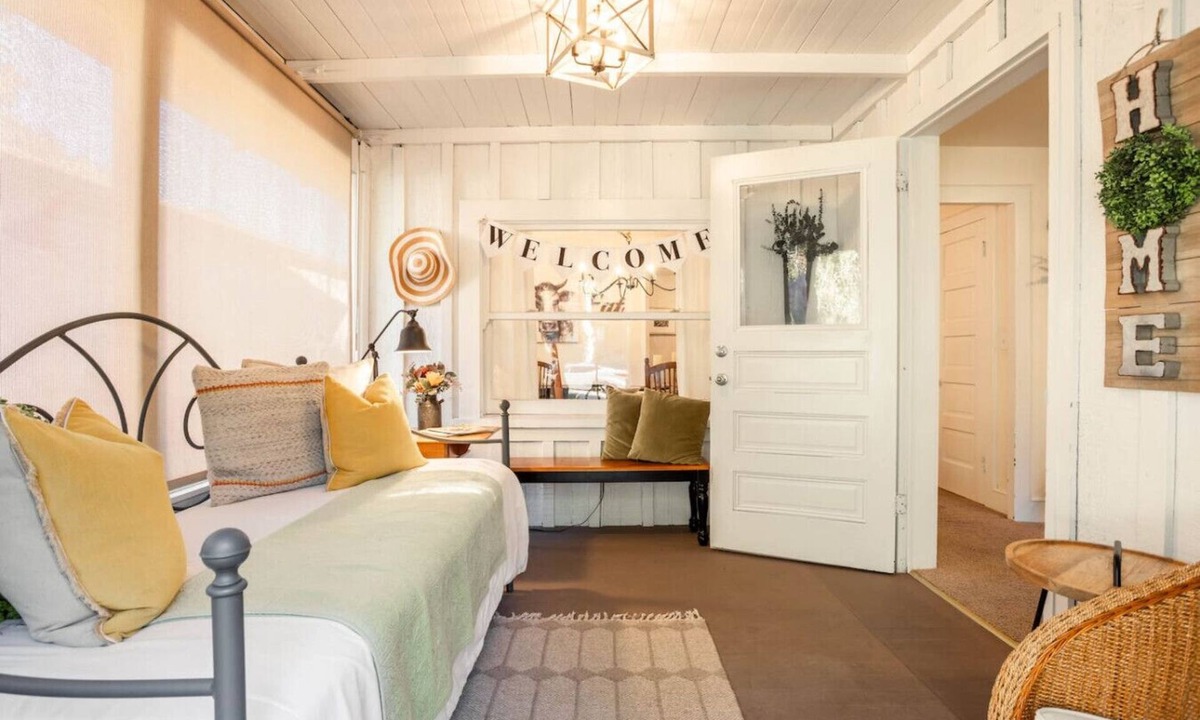 Monrovia Cottage | Quaint Cottage Nestled In Premier Historical Tract