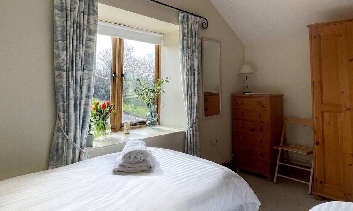 Cambridge Cottage | Quaint Farm Cottage in charming peaceful village