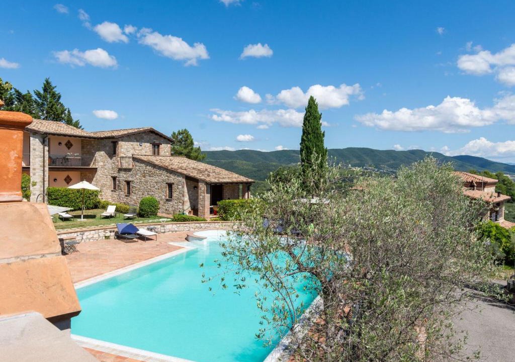 Canalicchio House | Quaint Holiday Home in Collazzone with Sauna & Whirlpool