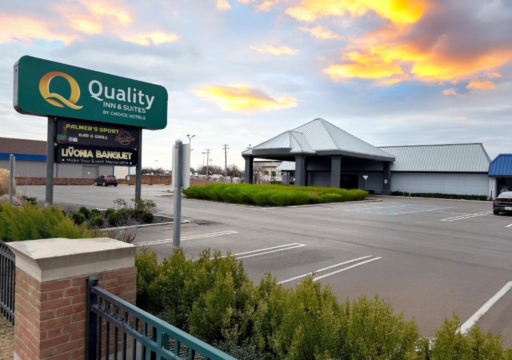 Livonia Hotel | Quality Inn & Suites Banquet Center