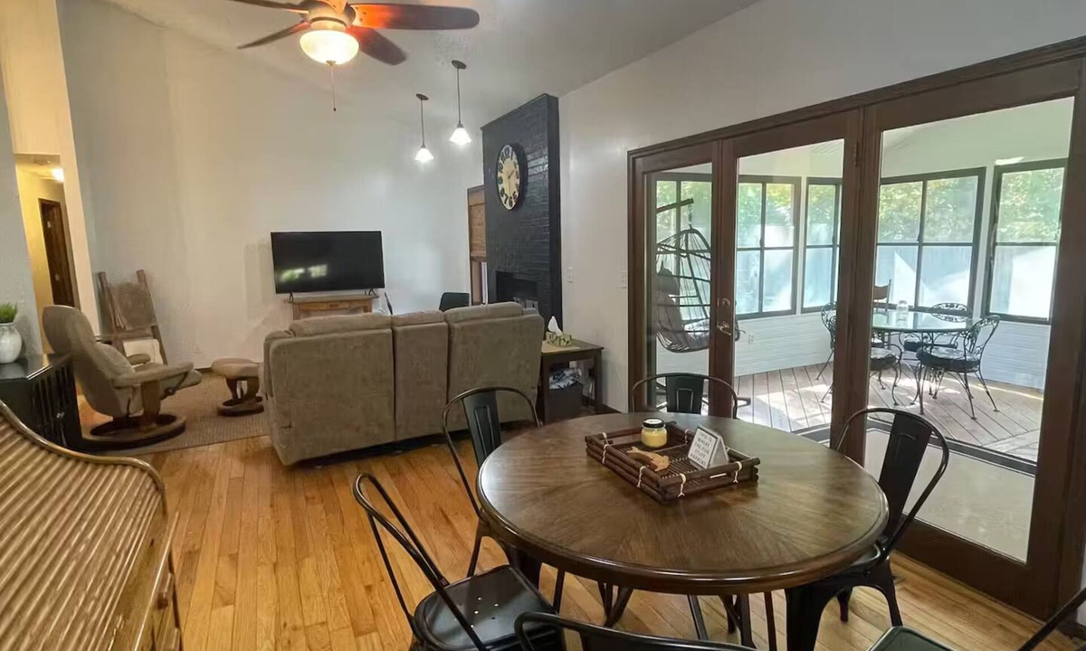 Midland House | Quiet and Cozy Family Home, 3 beds, 2 baths