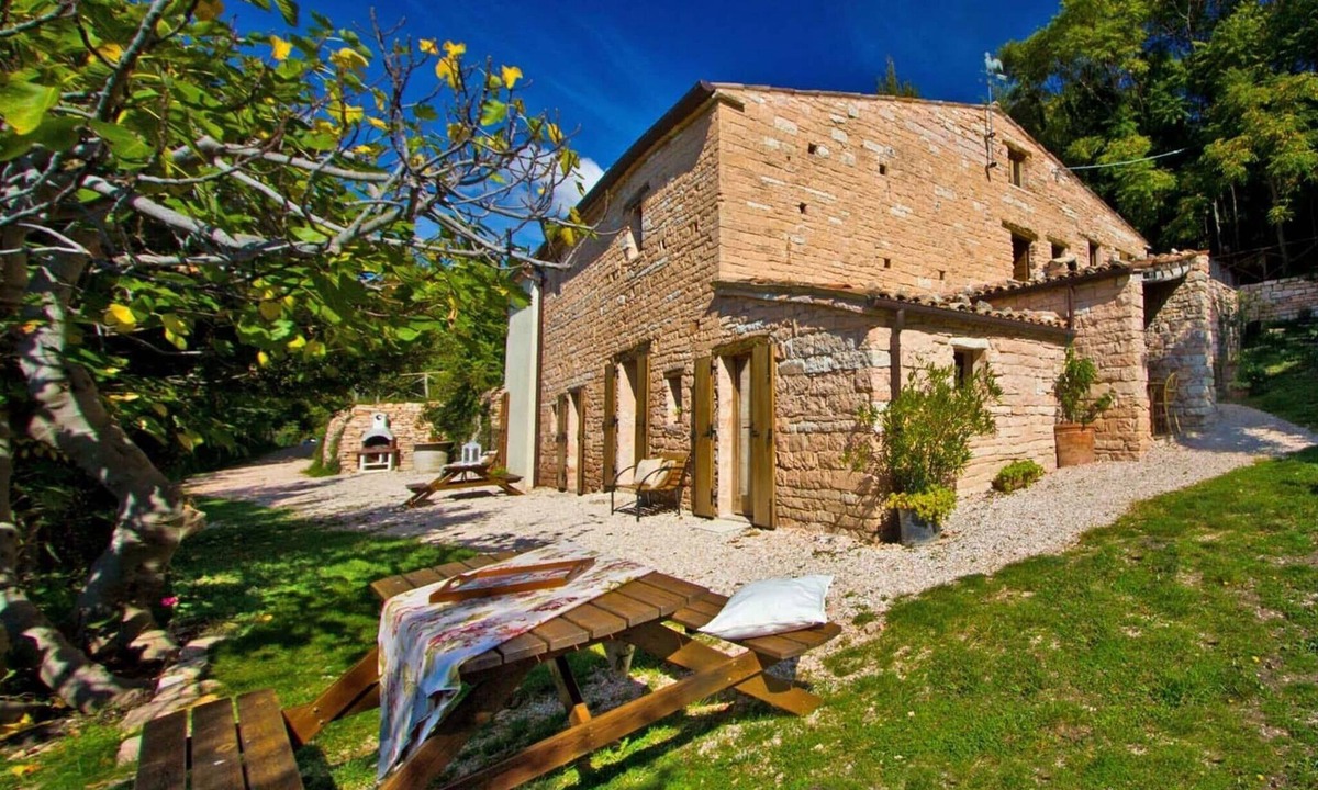 Furlo House | Quiet Holiday Home in Acqualagna with Swimming Pool