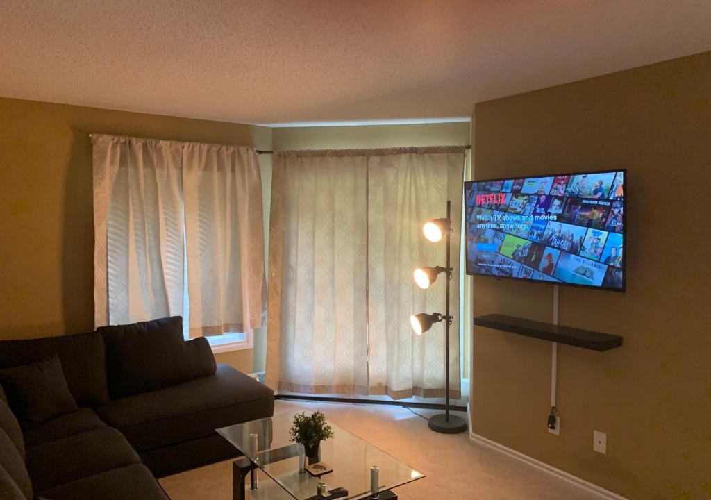 North Central Edmonton Apartment | Quiet Modern DOWNTOWN condo w/ UG Parking