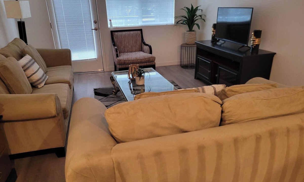 Brentwood Apartment | Quiet Private one Bedroom One Bathroom