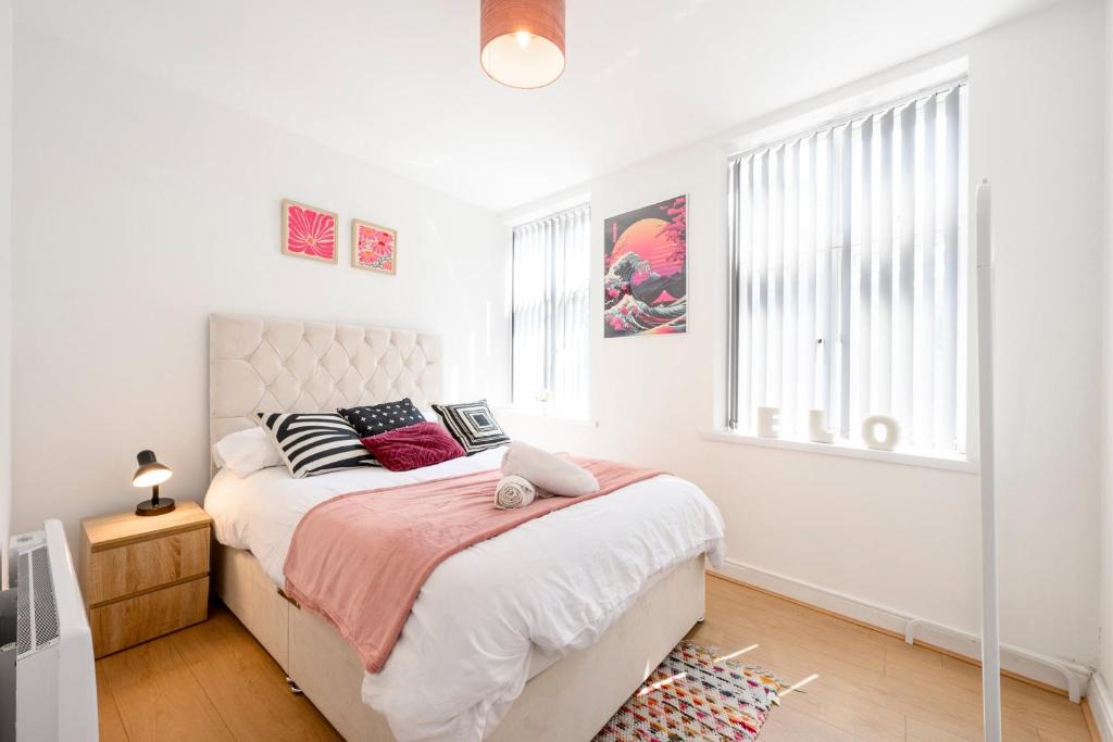 Quinton Apartment | Quinton 1st Flr Sleeps 7 HighSt 3min Prkg A-Rd