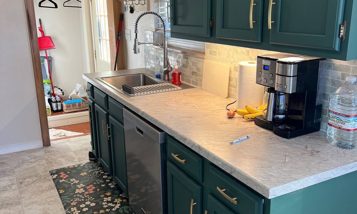 Midland House | Recently Renovated Quiet neighborhood 4 bed 2 bath house in delightful Midland