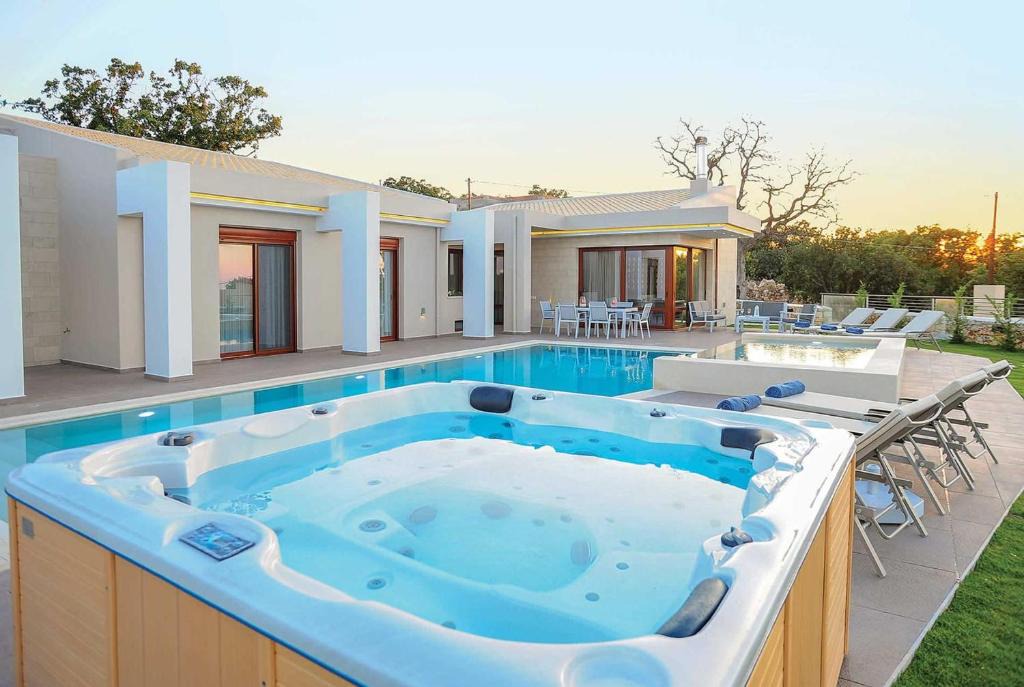 Atsipópoulon Villa | Red Oak Tree Villa