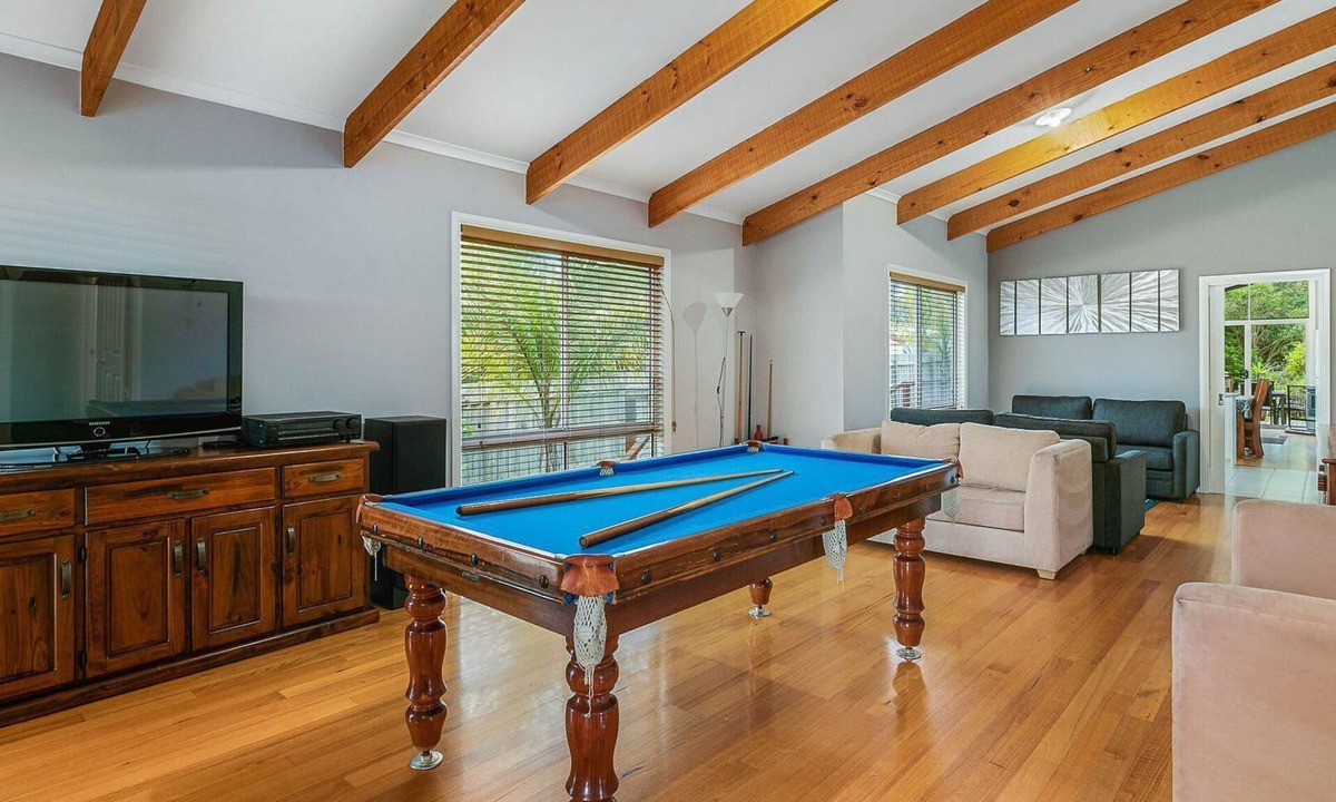 Cowes House | Red Rocks Villa - sleeps 12