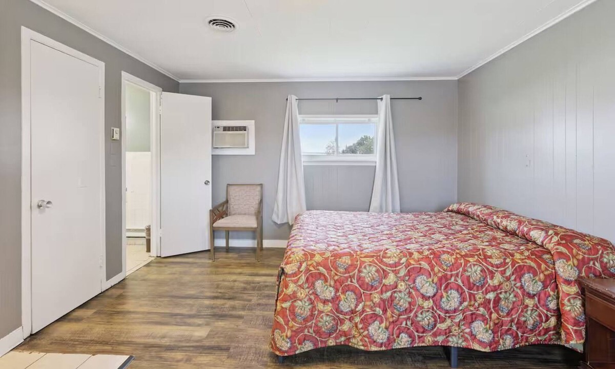 Shields Hotel | Relax in Comfortable Room + Easy Access to Top Saginaw Spots