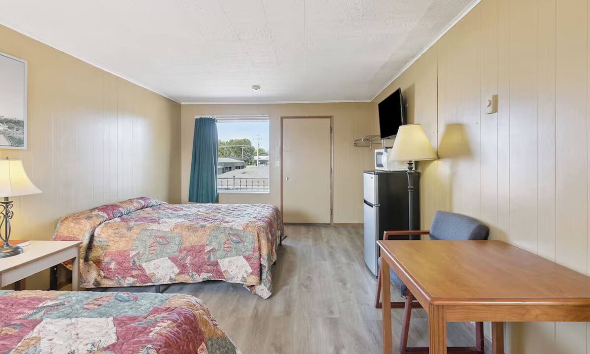 Shields Hotel | Relax + Recharge w/Affordable Room w/Free Parking & Close to Dining Options