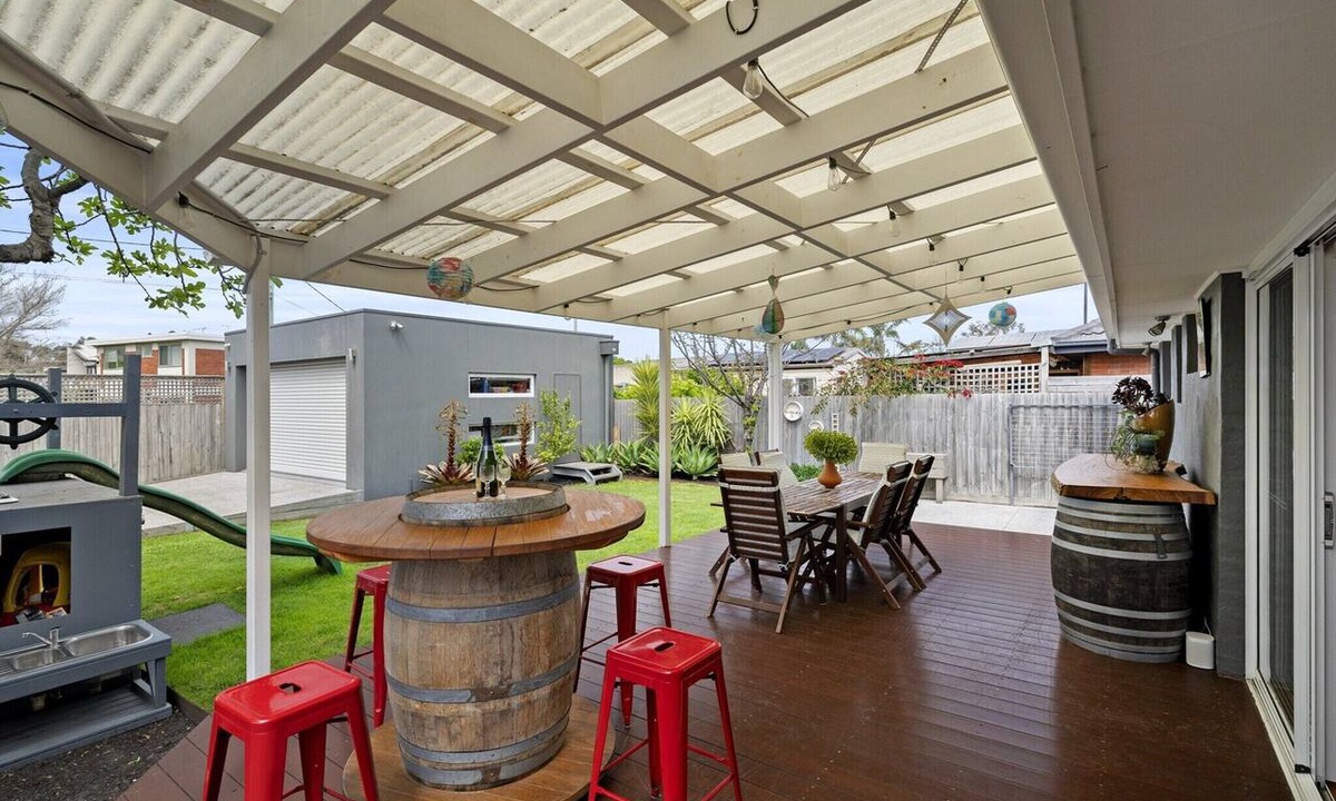 Mordialloc Apartment | Relaxed Bayside Stay with Outdoor Space