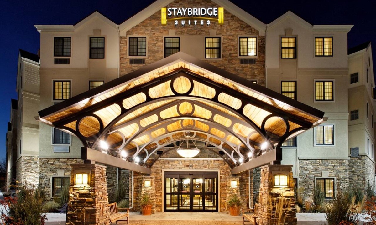 Perrysburg Condo | Relaxing Retreat Near Downtown Toledo! 24h Business Center + Free Breakfast!