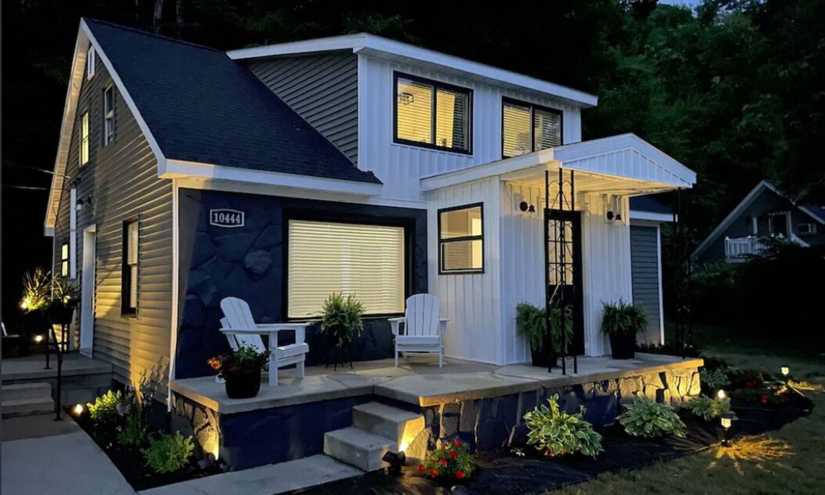 Traverse City House | Remodeled Traverse City Home - Lake View-Golf and Wineries STR #2026-52