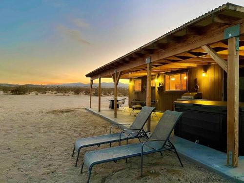 Landers House | Remote Cabin with Hot-Tub and Desert Views in California
