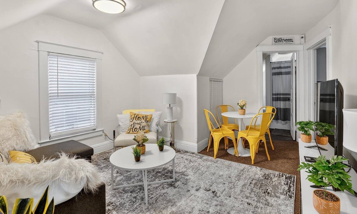 Bay City House | Renovated/Dog Friendly/4 bedrooms/Sleeps 9