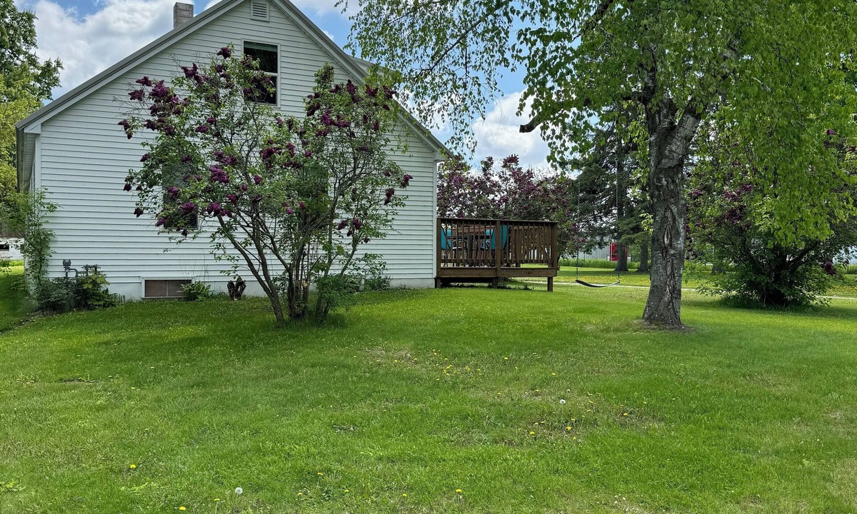 Suring House | Restored farm house by amazing Kelly Lake and all of it's amenities!