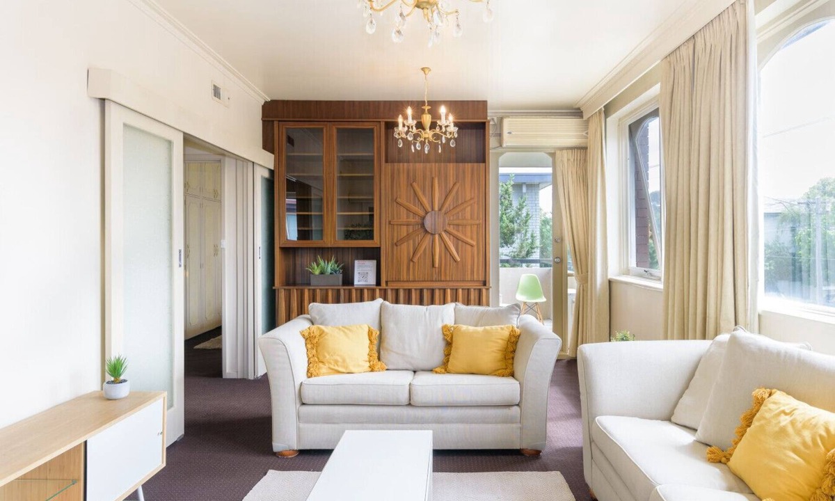St. Kilda East Apartment | Retro 3BR Mid Century Apartment