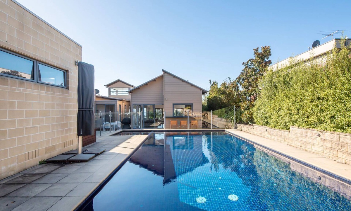 Mount Martha House | Rockleigh Bay - Gas Heated Spa and Solar Heated Pool