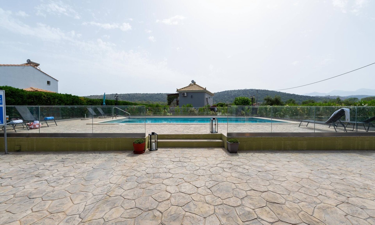 Gythio Villa | Ρόδι/Pomegranate near to sea with swimming pool