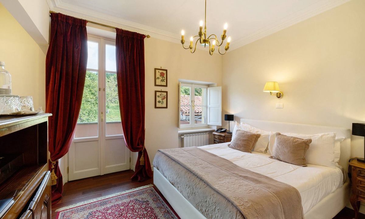 Vicoforte Apartment | Room 'Maria' with Shared Terrace, Wi-Fi, and Air Conditioning