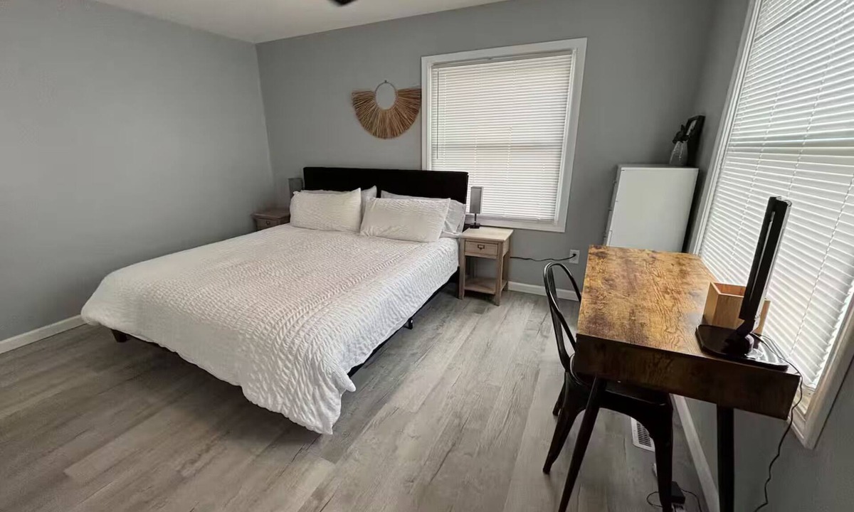 Midland Apartment | Roomy Downtown Apartment 3bd/2ba