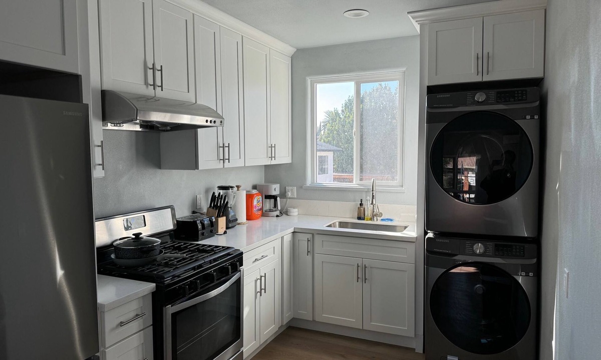 Lamanda Park House | Rose Parade Prime Location 2beds/2baths building in beautiful Pasadena